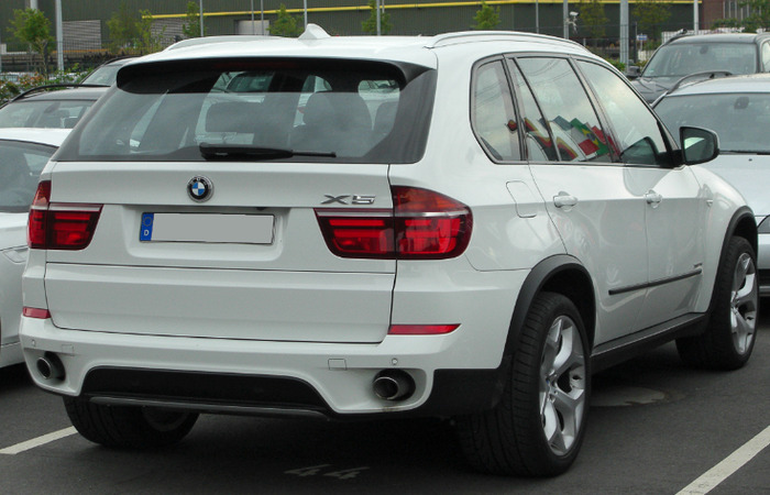 Địa chỉ cho thuê xe BMW X5 7 chỗ chất lượng nổi bật tại TPHCM